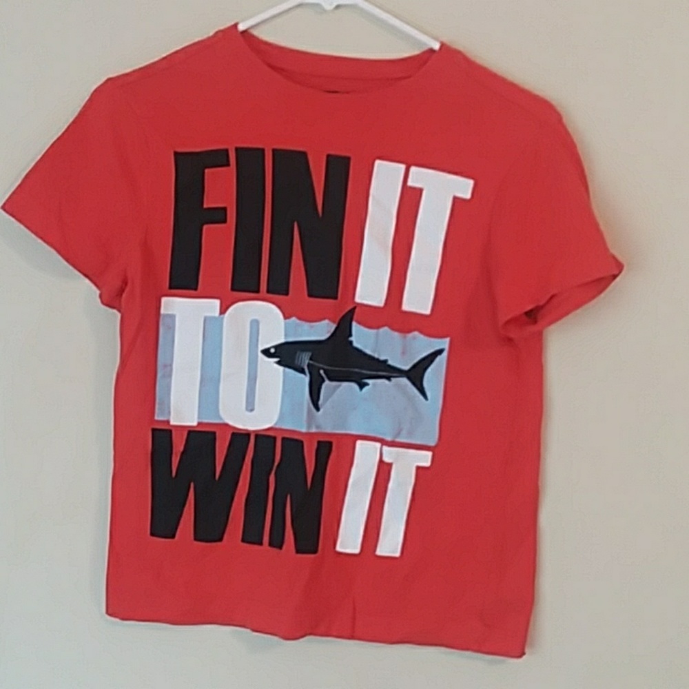 L 10/12 shark T-shirt  new boys NEW